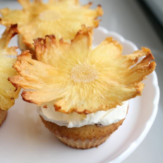 Cupcakes with Pineapple Flower - Recipe photo by kubeleksmakowy