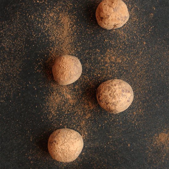 Raw Vegan Chocolate Truffles - Recipe photo by raepublic