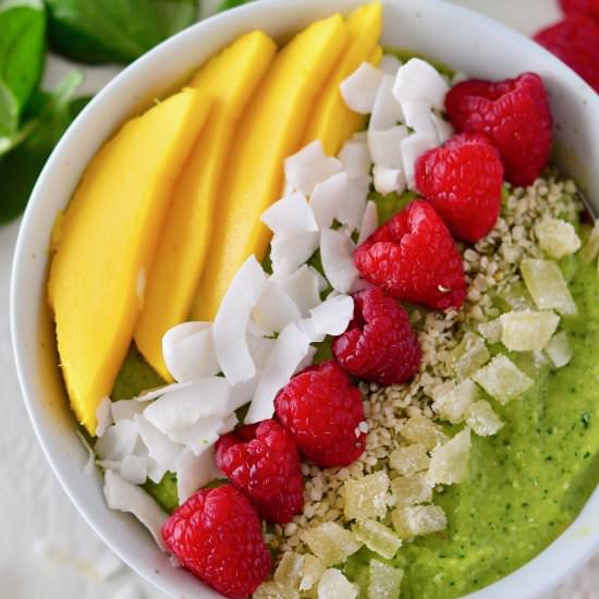 Mango Ginger Green Smoothie - Recipe photo by realfoodwithdana