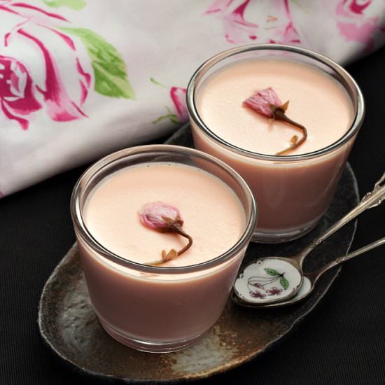 Sakura Panna Cotta - Recipe photo by manusmenu