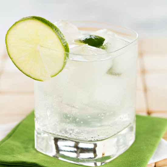 Gin & Tonic - Recipe photo by thedrinkkings