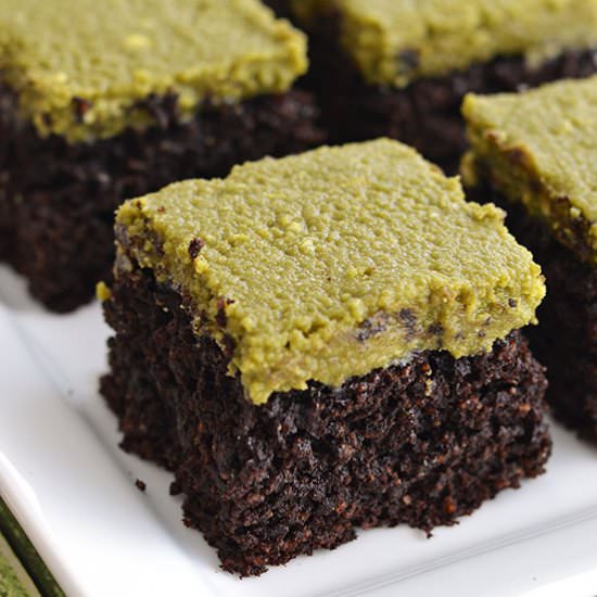 Chocolate Cake with Matcha Frosting - Recipe photo by SweetCannela