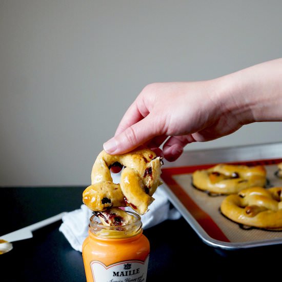 Hot Cross Buns Spiced Pretzels - Recipe photo by misshangrypants