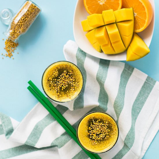 Bee Pollen Smoothie - Recipe photo by thehungrybites.com