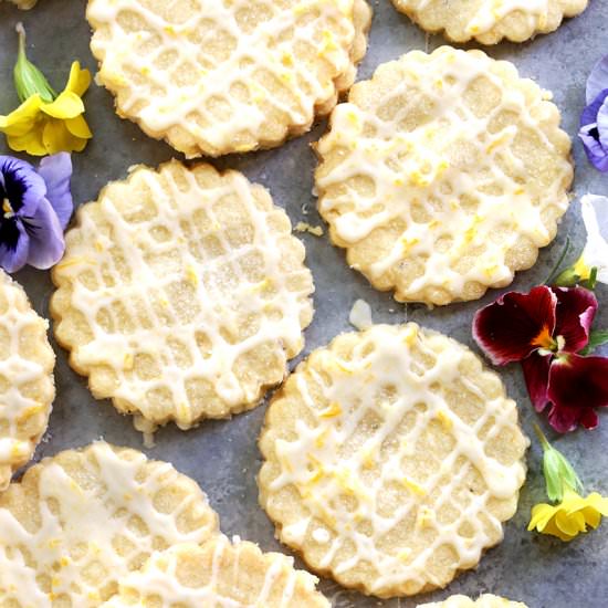Lemon Lavender Shortbread Cookies - Recipe photo by tuttidolci