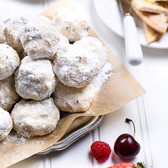 Russian Tea Cakes - Recipe photo by theadventurebite