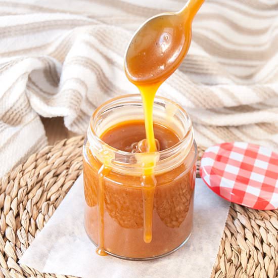 SALTED CARAMEL SAUCE - Recipe photo by The Crafting Nook