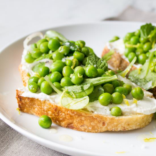Easy peasy spring toast - Recipe photo by cocoaandsalt