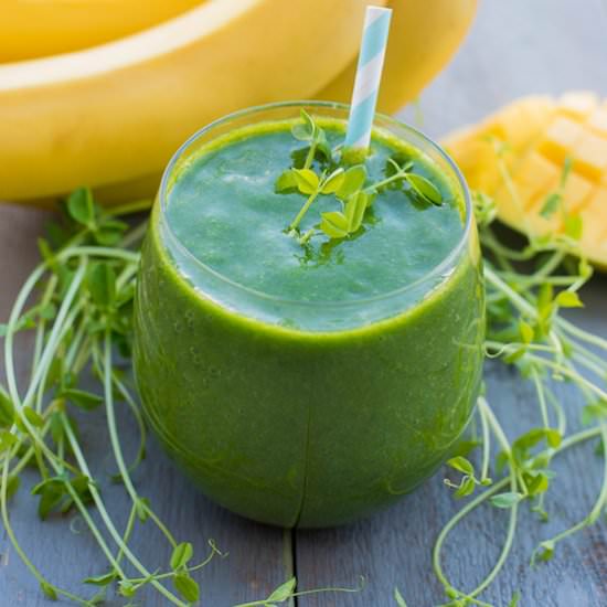 Super Sprout & Mango Green Smoothie - Recipe photo by Solluna333