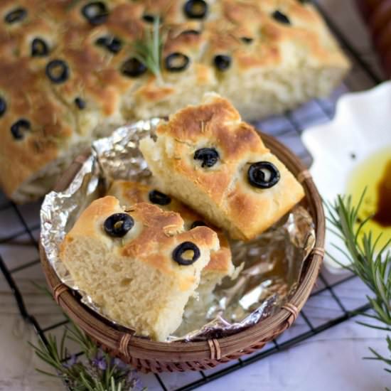 Focaccia With Olives and Rosemary - Recipe photo by srividhya