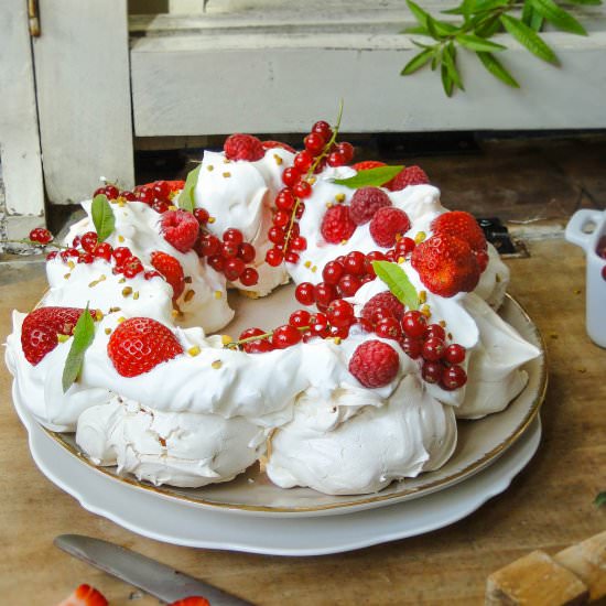 Easter meringue wreath - Recipe photo by sabine@mamangerie