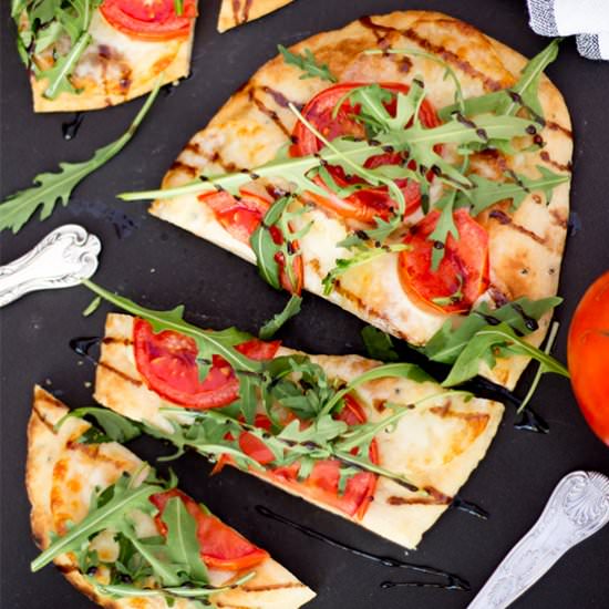 15 Minute Naan Pizza - Recipe photo by KitchenMason