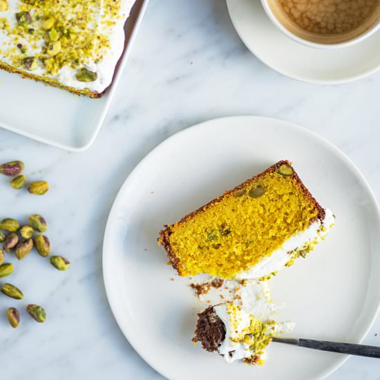 Turmeric Pistachio and Skyr Cake - Recipe photo by mondomulia