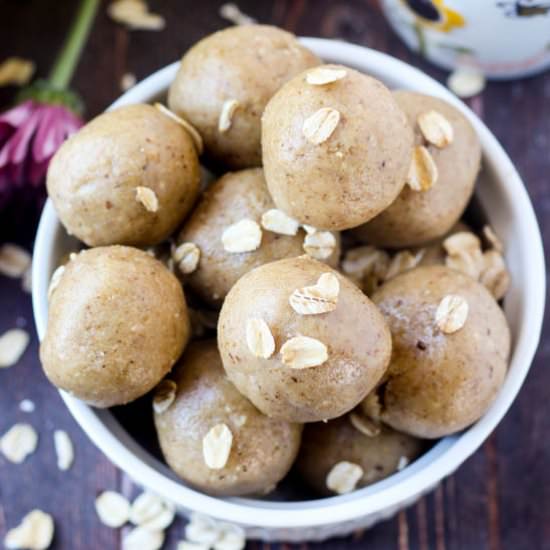 Honey Oatmeal Protein Balls - Recipe photo by Kelli @ Hungry Hobby