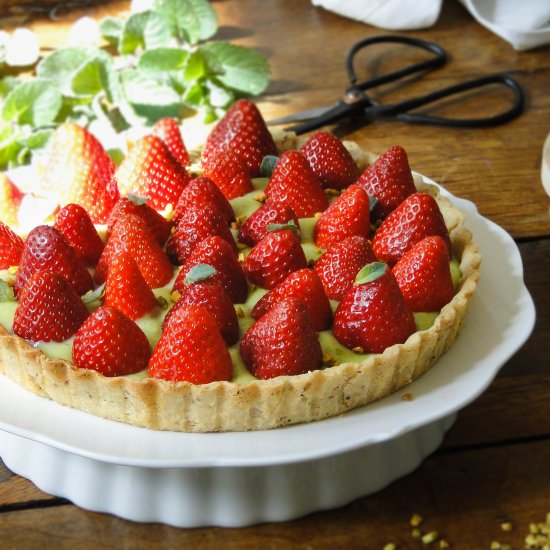 strawberry pistachio tart - Recipe photo by sabine@mamangerie
