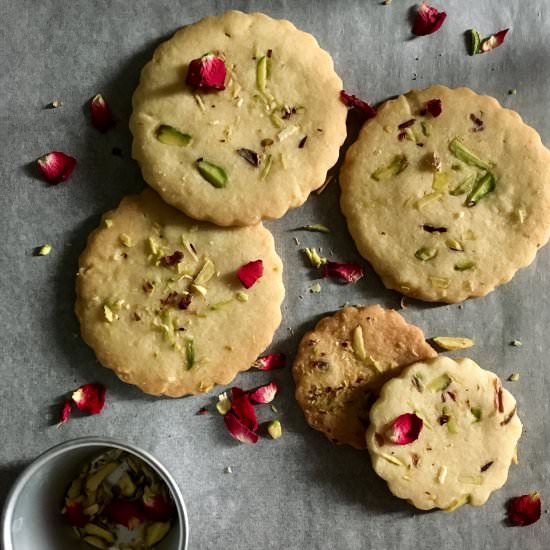 Rose and Pistachio Cookies - Recipe photo by polkapuffs