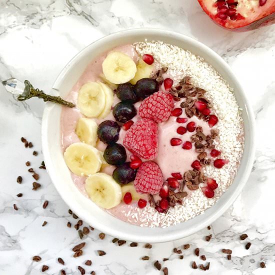 Strawberry Superfood Smoothie Bowl - Recipe photo by Justina Elumeze