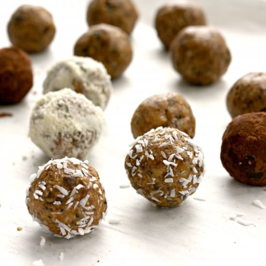 Peanut Butter Oatmeal Energy Bites - Recipe photo by Molasses and More