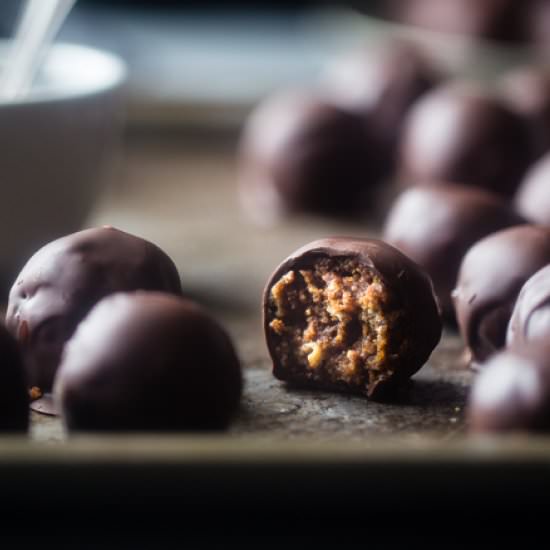 Crispy Almond Chocolate Bites - Recipe photo by foodfaithfitness