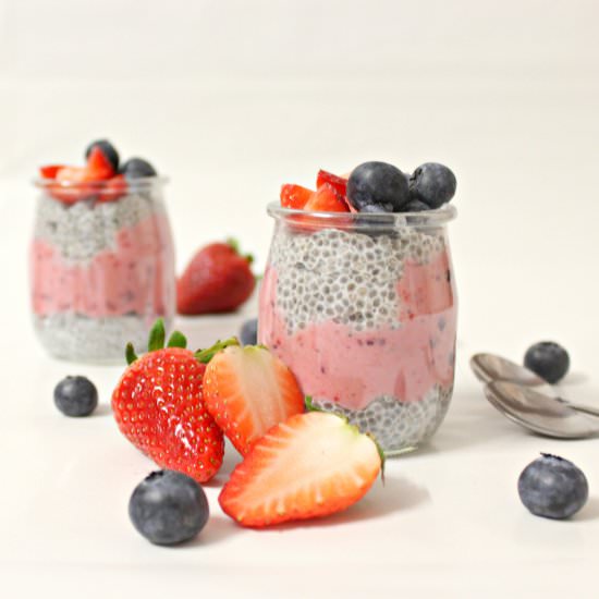 Chia & Berries Smoothie Parfait - Recipe photo by Miamivores