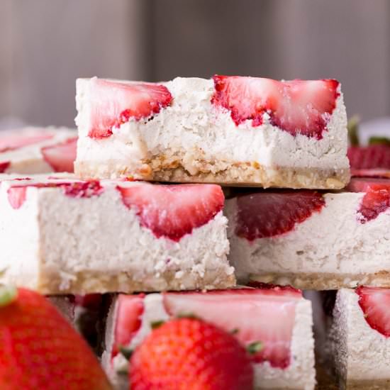 No-Bake Strawberry Shortcake Bars - Recipe photo by bakerita