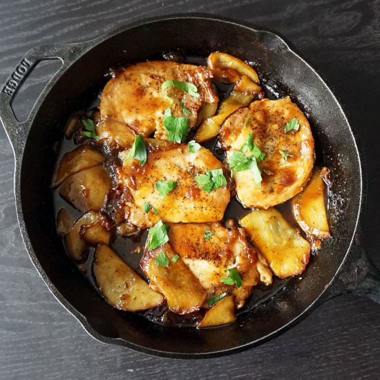 One pan apricot rosemary pork chops - Recipe photo by bijouxandbits