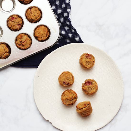 Paleo Strawberry Banana Muffins - Recipe photo by Mea from Meats and Sweets