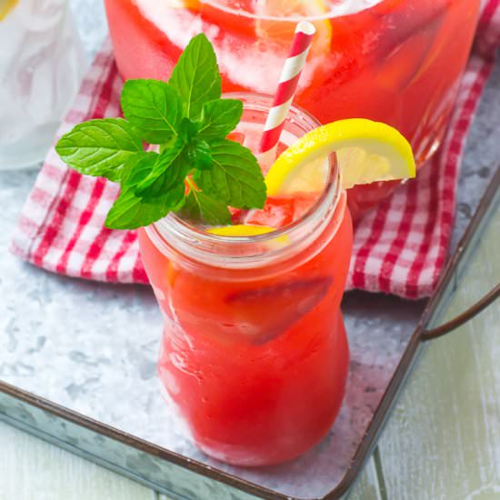 Fresh Strawberry Lemonade - Recipe photo by flouronmyface