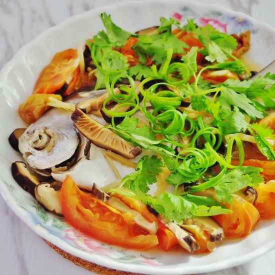 Teochew Steamed Pomfret - Recipe photo by springtomorrow