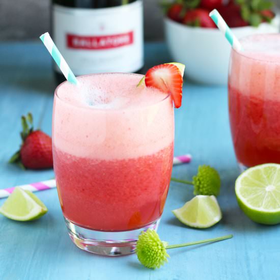 Prosecco Strawberry Margaritas - Recipe photo by 3 Yummy Tummies