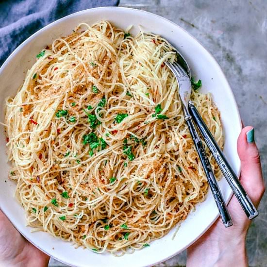 15-minute pasta aglio e olio - Recipe photo by killingthyme