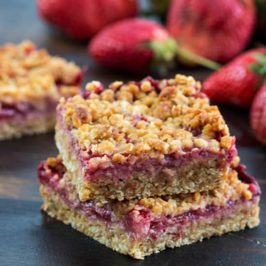 Strawberry Oat Crumble Bars - Recipe photo by Home Cooking Adventure