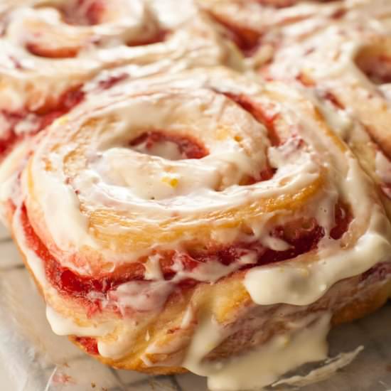 Fresh Strawberry Sweet Rolls - Recipe photo by Foodtasia