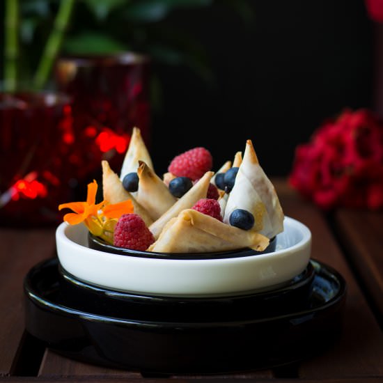 VEGAN Dessert Samosas - Recipe photo by loveisinmytummy