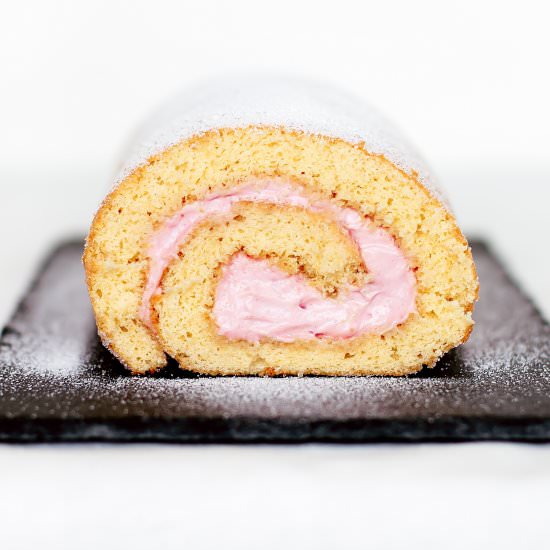 Strawberries ‘n’ Cream Cake Roll - Recipe photo by Kikalicious