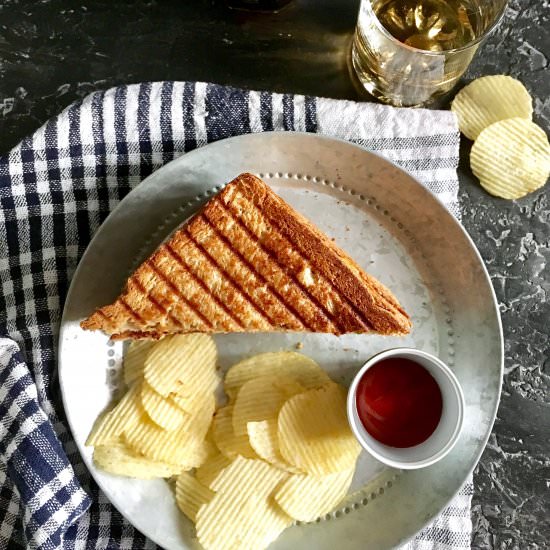 Spicy Potato Stuffed Sandwich - Recipe photo by polkapuffs