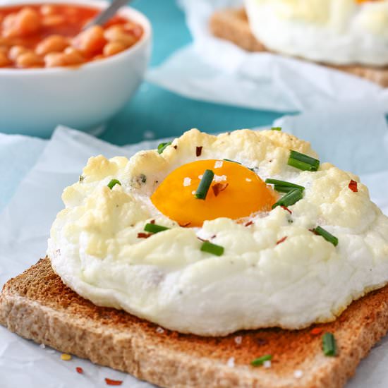 Cloud Eggs - Recipe photo by Happy Foods Tube