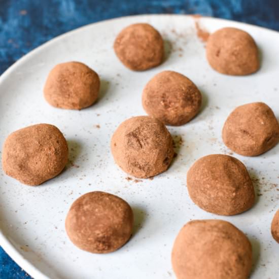Goji Cacao Energy Balls - Recipe photo by thedankdietitian