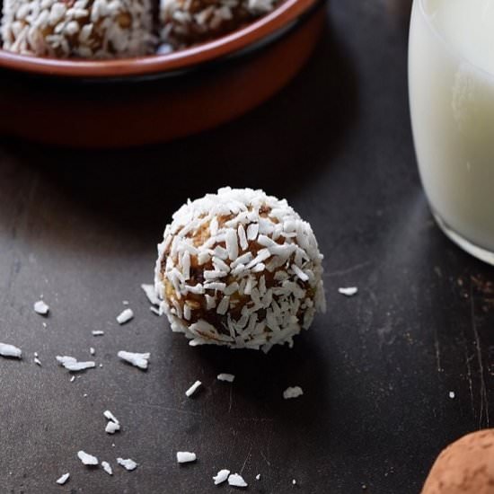 Greek Yogurt GojiBerry Energy Bites - Recipe photo by shelovesbiscotti