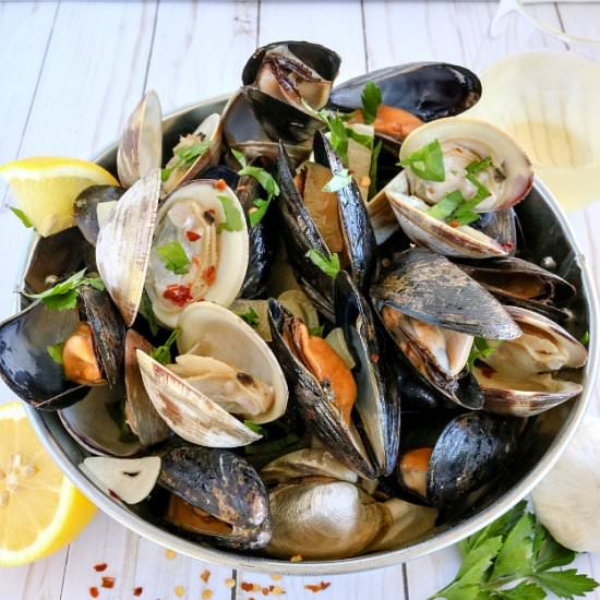 Clams & Mussels in Sauce - Recipe photo by karylhenry