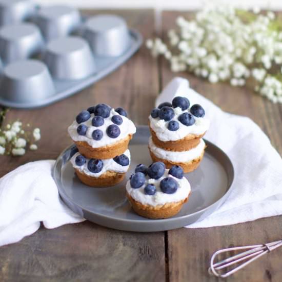 VEGAN CUPCAKES WITH COCONUT CREAM - Recipe photo by thewhitechestnut