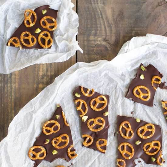 CACAO BAR WITH QUINOA PRETZELS - Recipe photo by thewhitechestnut