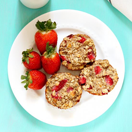 Strawberry Banana Oatmeal Cups - Recipe photo by ChocolateChillies