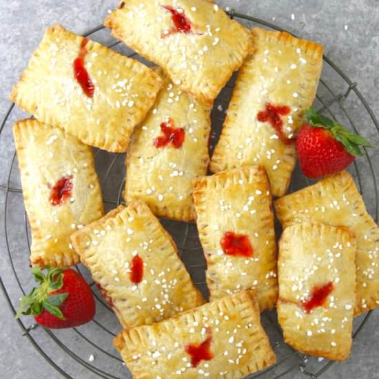 How to Make Strawberry Mini Pies - Recipe photo by marilenaskitchen