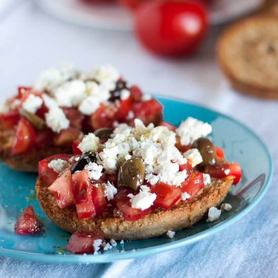 Greek dakos - Recipe photo by profumodimamma