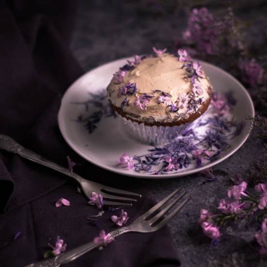 Spelt, rhubarb and lilac cupcakes - Recipe photo by figsandpigs