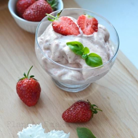 Vegan Strawberry Ice Cream - Recipe photo by planetasmaku