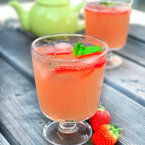 Strawberry Green Tea - Recipe photo by tanusrecipes