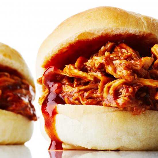 QUICK BEER-BRAISED CHICKEN SLIDERS - Recipe photo by BiteMeMore