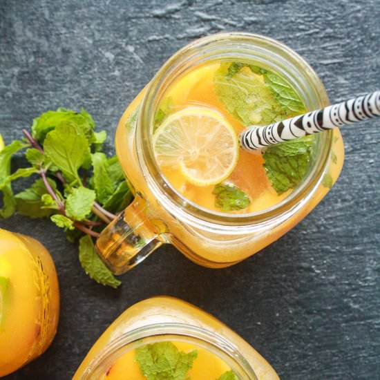 Fizzy Peach Lemonade - Recipe photo by The Desserted Girl